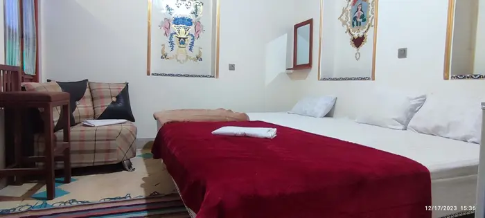 اقامتگاه سنتی ملک تاج - واحد سه دری - داخل اتاق