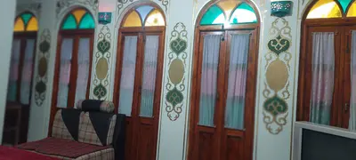 اقامتگاه سنتی ملک تاج - واحد پنج دری