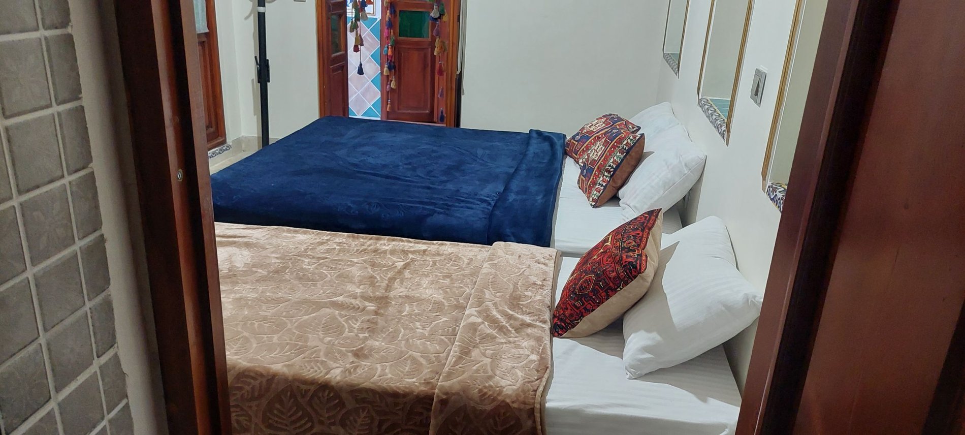 اقامتگاه سنتی ملک تاج - واحد دودری - نمای داخل اتاق