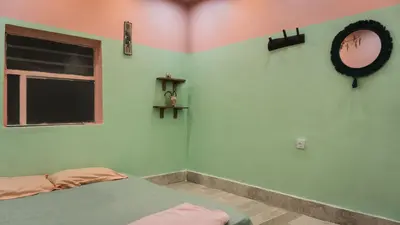 بومگردی خانه‌ی درنگ - واحد تک درخت