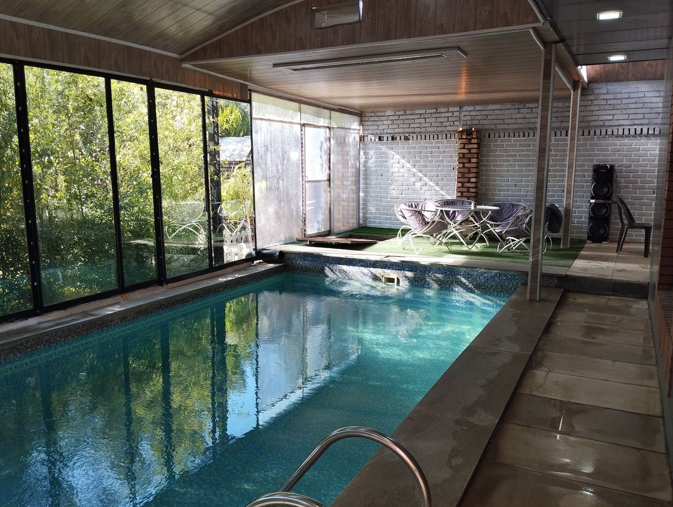 دوخوابه استخردار آبگرم سرو سبز