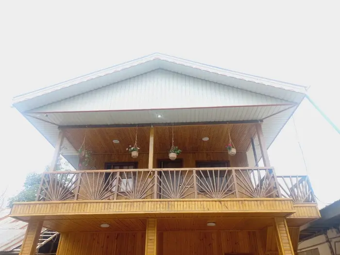 کلبه دوخوابه جنگلی پسرشجاع - تراس و نمای واحد