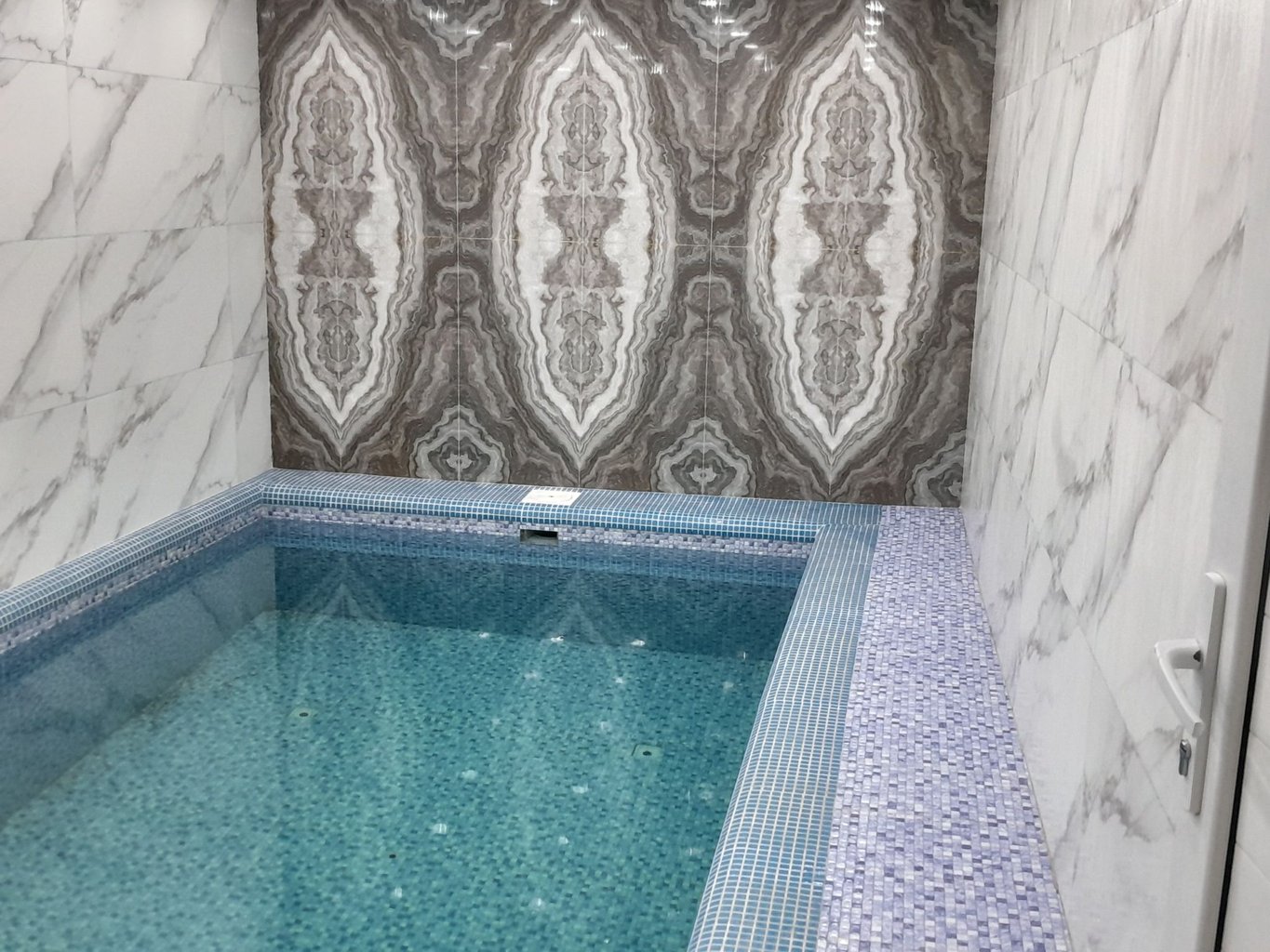 سه خوابه استخردار آبگرم دریایی