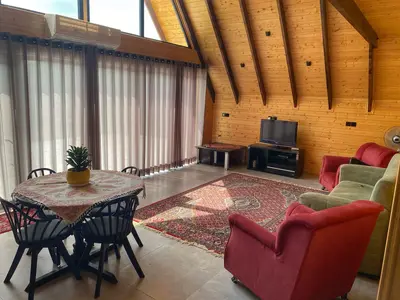 کلبه دوخوابه چوبی آرمو