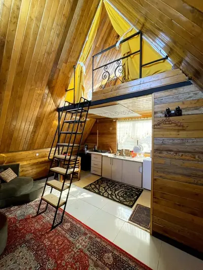 کلبه یک خوابه سوئیسی ماه تی تی