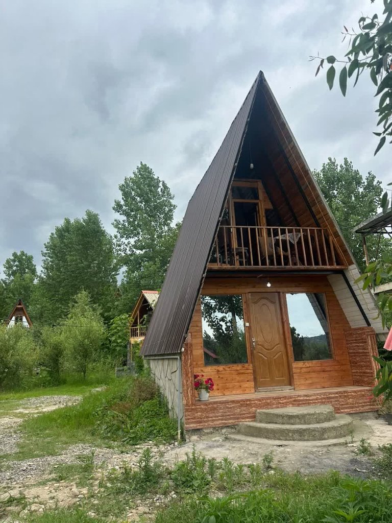 کلبه یک خوابه سوئیسی جکوزی دار برکه سبز ۳