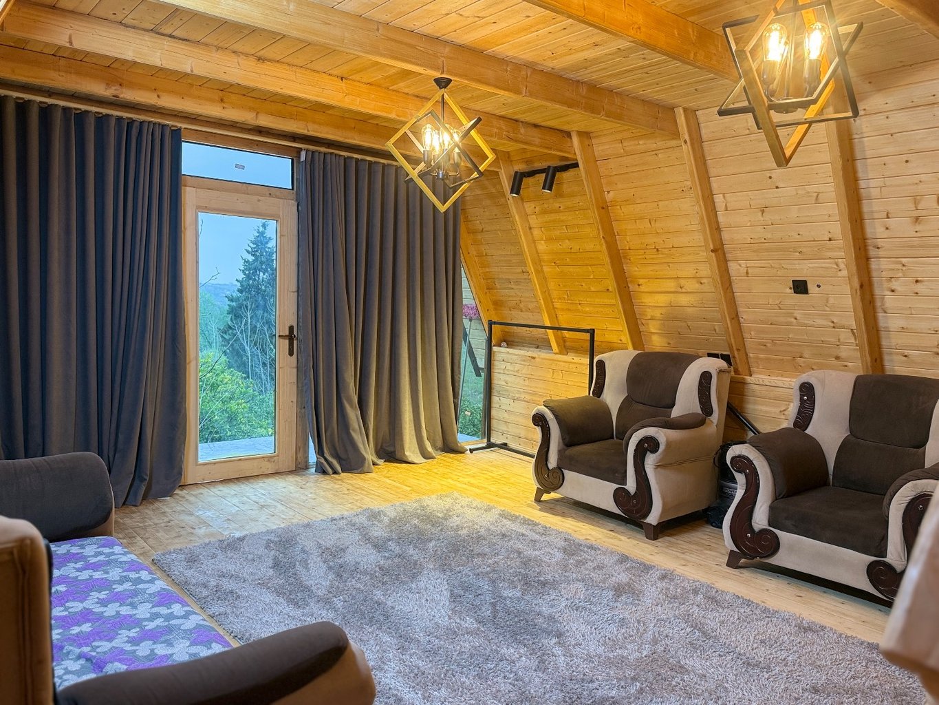 کلبه یک خوابه سوئیسی دلیزه ۴