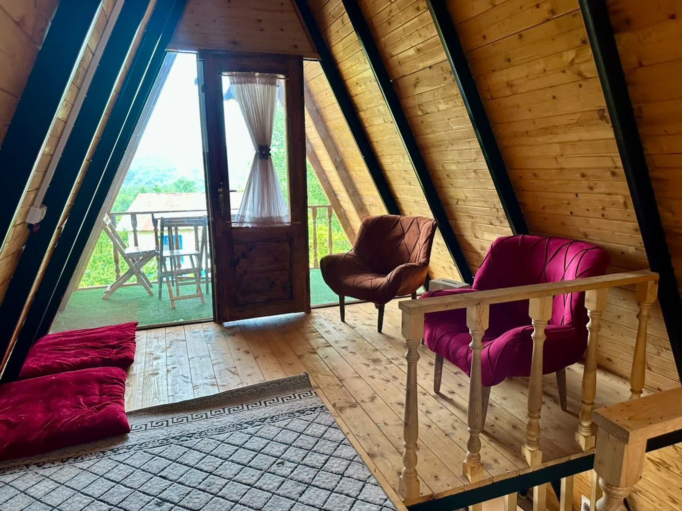 کلبه یک خوابه سوئیسی جنگلی دلیزه ۳