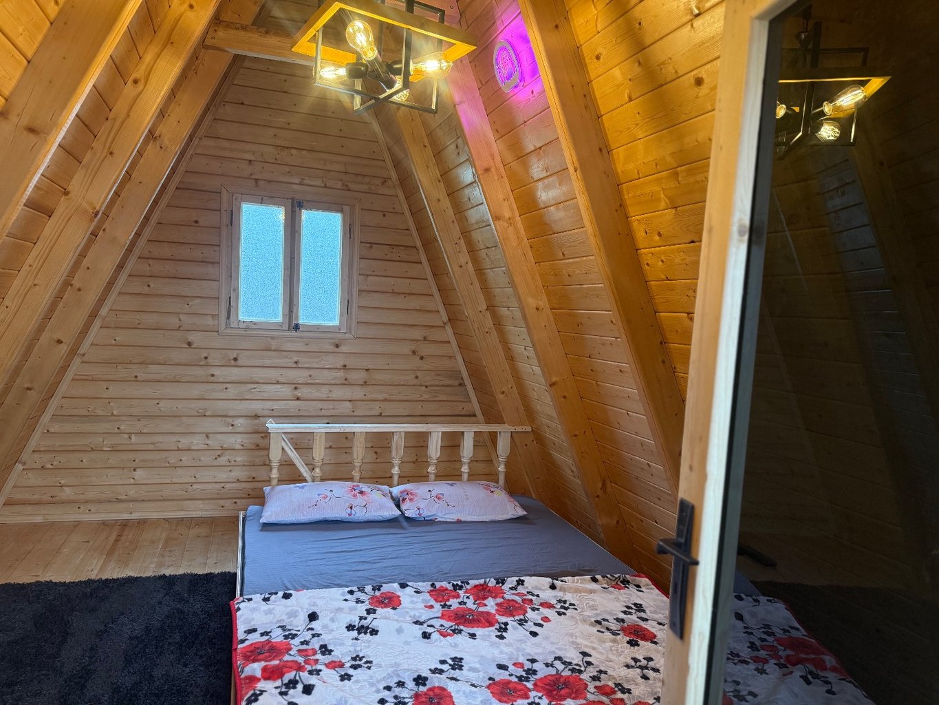 کلبه یک خوابه سوئیسی دلیزه ۴