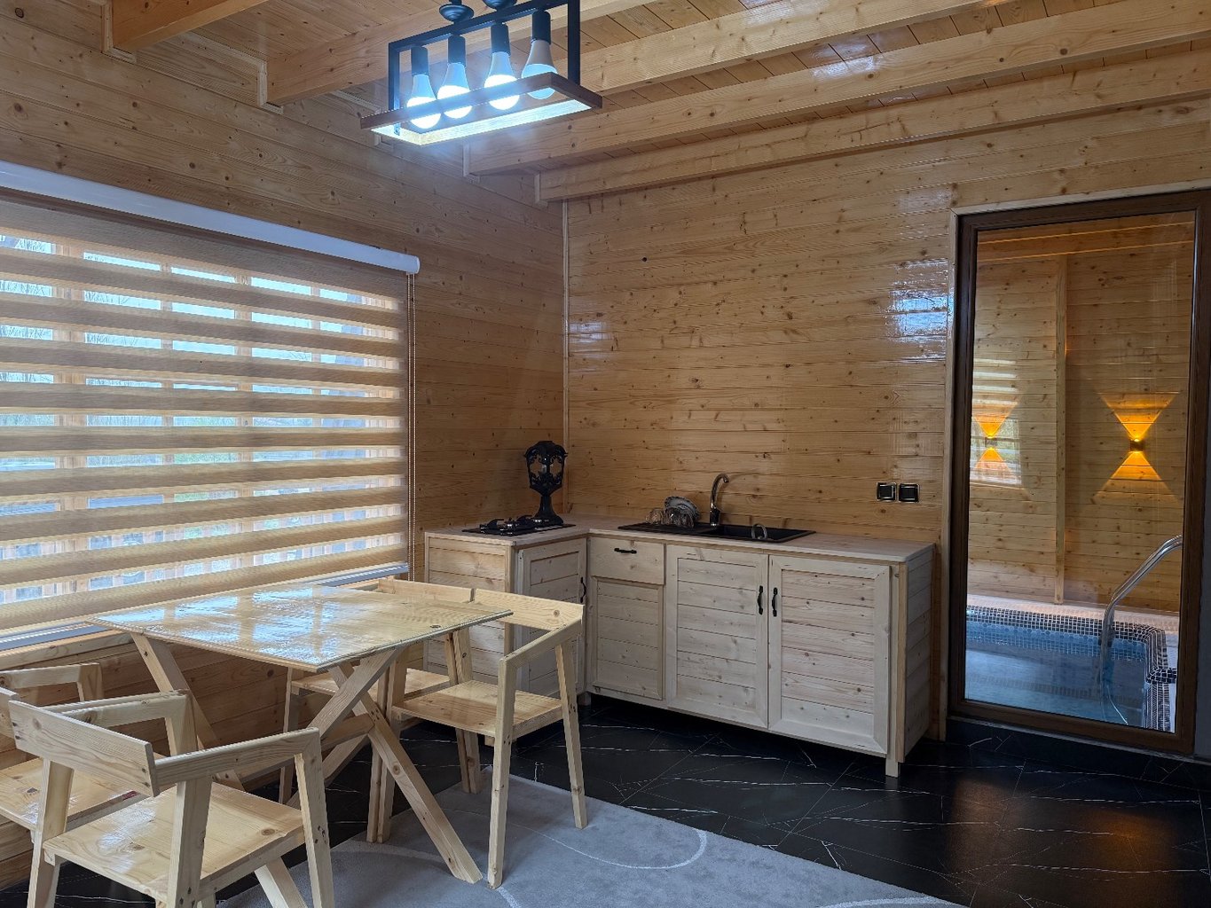 کلبه یک خوابه استخردار آبگرم روم ۳