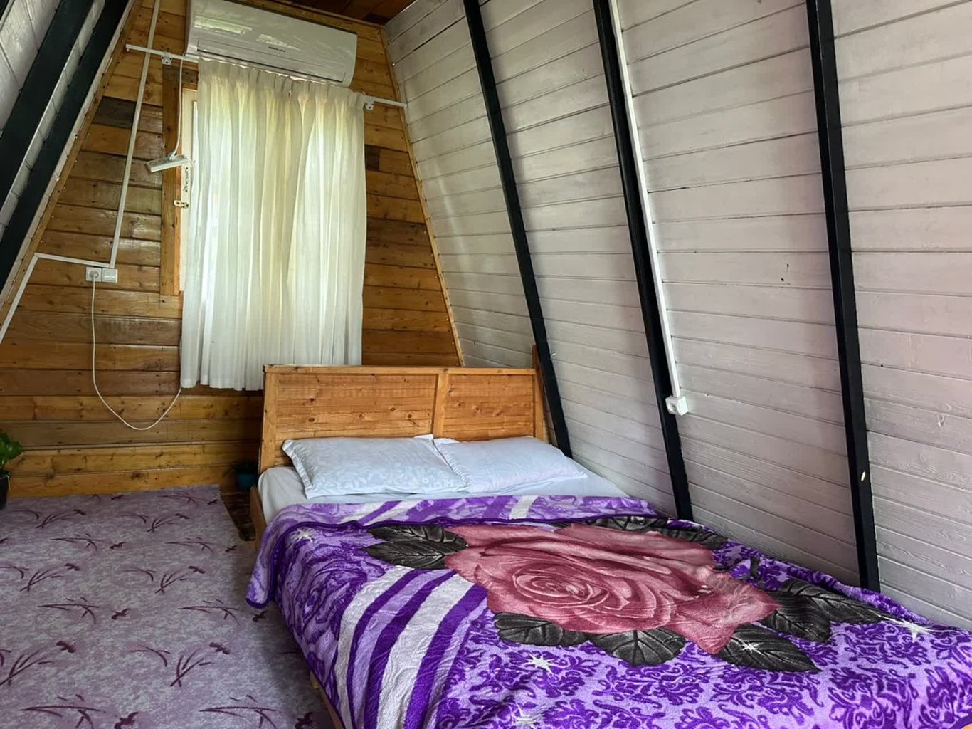 کلبه یک خوابه سوئیسی جکوزی دار برکه سبز ۳