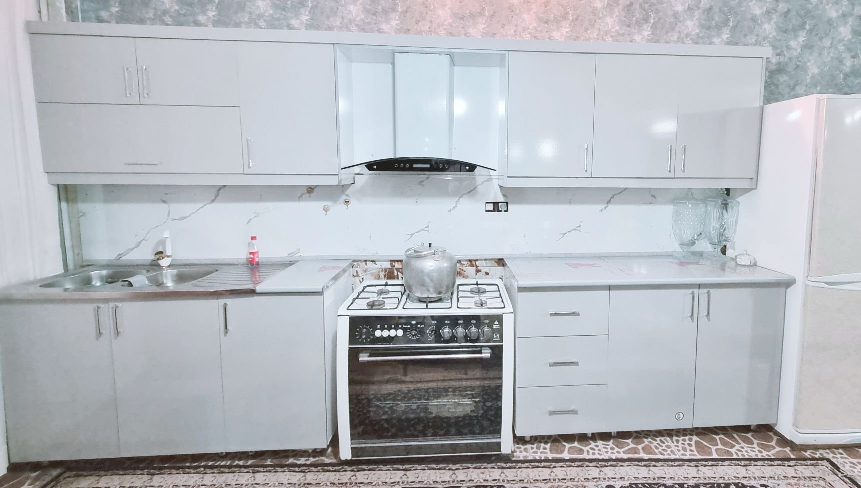 ویلا یک خوابه باغ زینل نیا - آشپزخانه کامل و تمیز