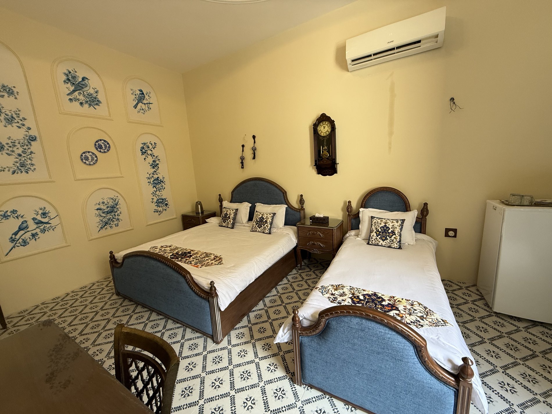 اقامتگاه سنتی بوتیک هتل ملک التجار - سرای تجار