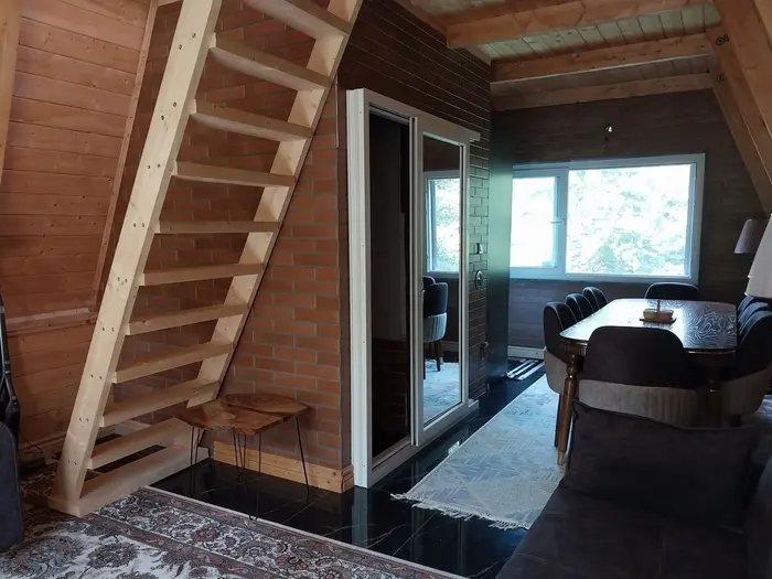 کلبه دوخوابه سوئیسی فانوس