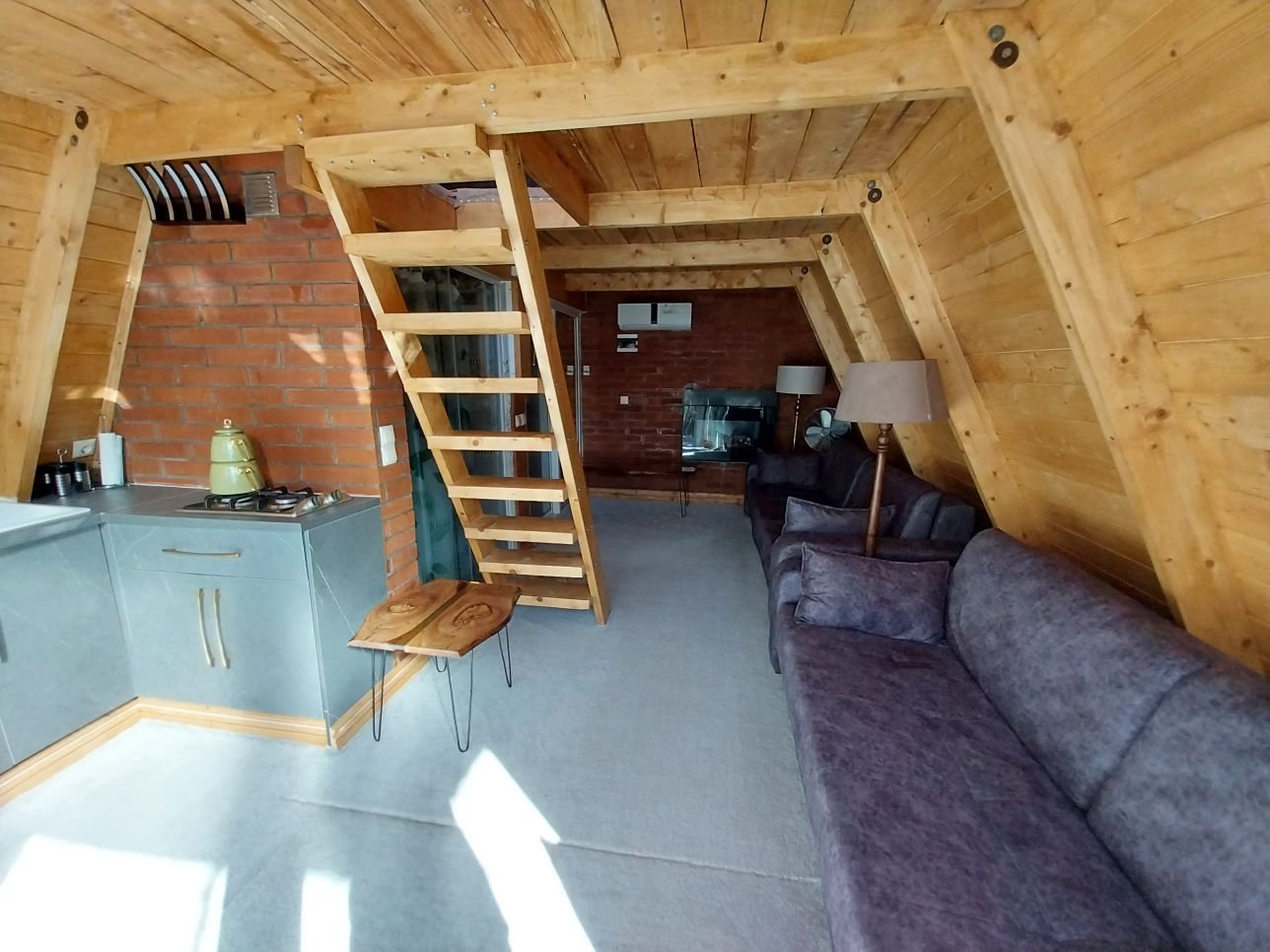 کلبه یک خوابه سوئیسی فانوس