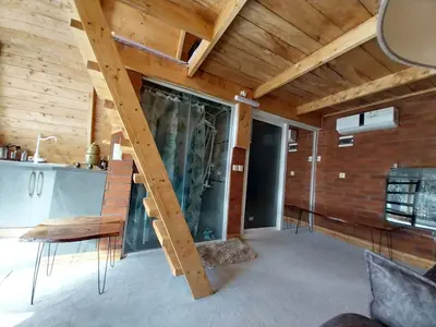 کلبه یک خوابه سوئیسی فانوس