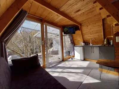 کلبه یک خوابه سوئیسی فانوس