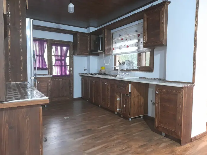 ویلا دوخوابه ساحلی استخردار آبگرم باغ خشت سر - آشپزخانه