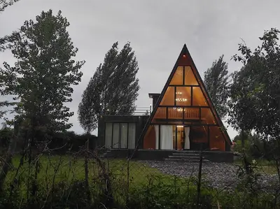 کلبه دوخوابه سوئیسی آرامش 1