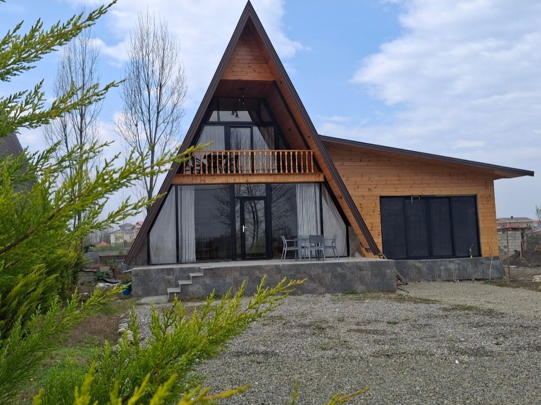 کلبه دوخوابه سوئیسی استخردار آرامش سهیل