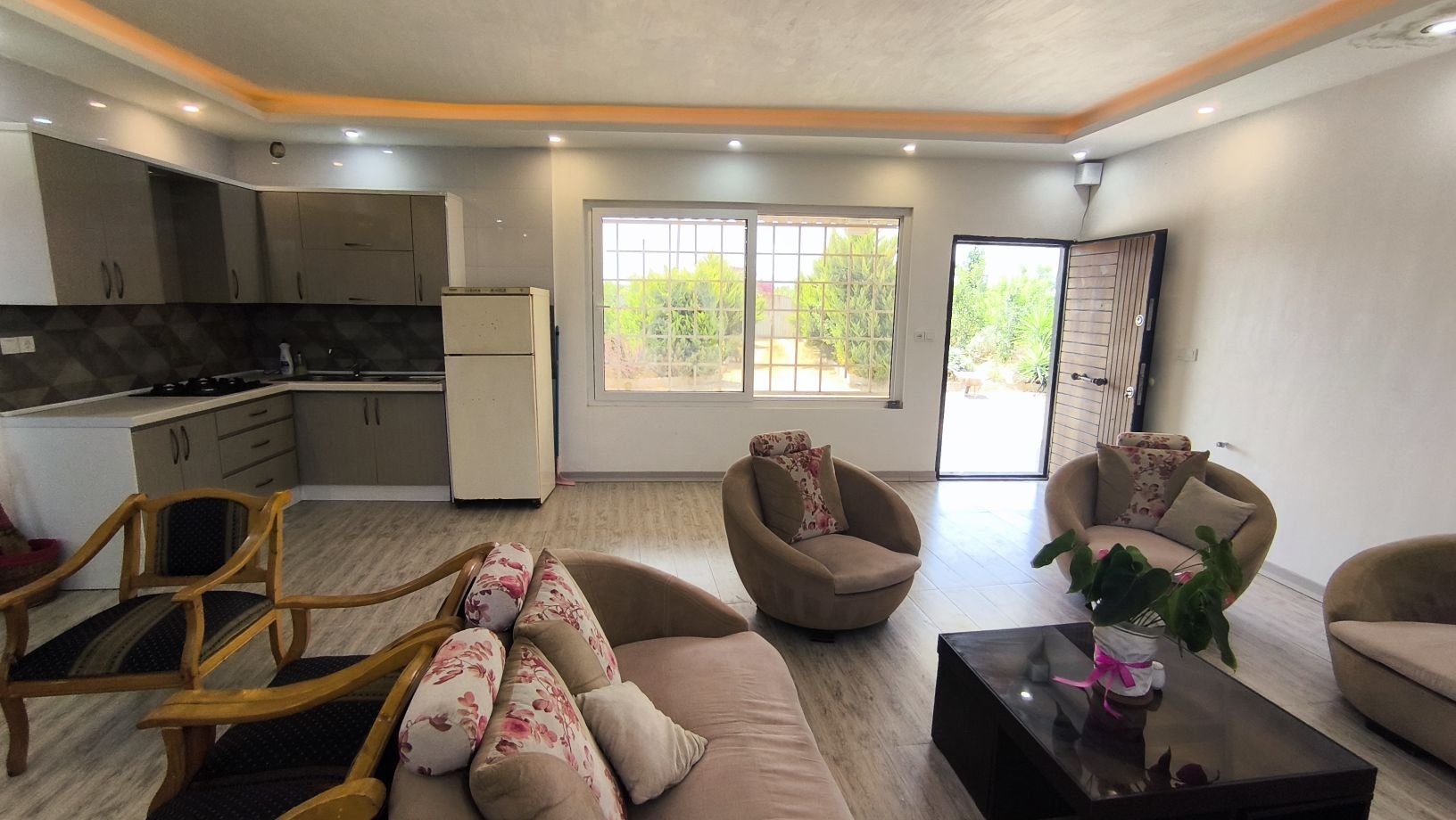 ویلا دوخوابه استخردار ارباب سره - نمای داخلی