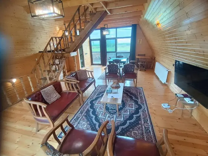 کلبه دوخوابه سوئیسی استخردار آبگرم جواهر