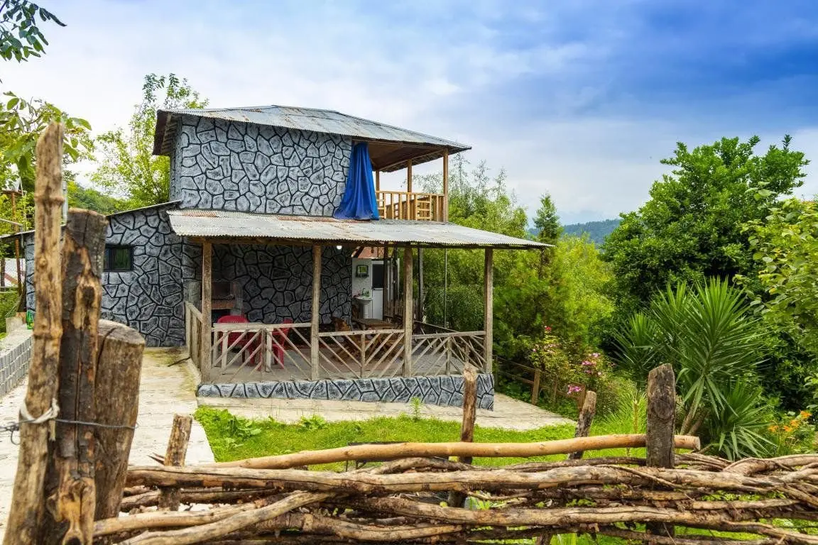 کلبه یک خوابه باغ آلوچه 1