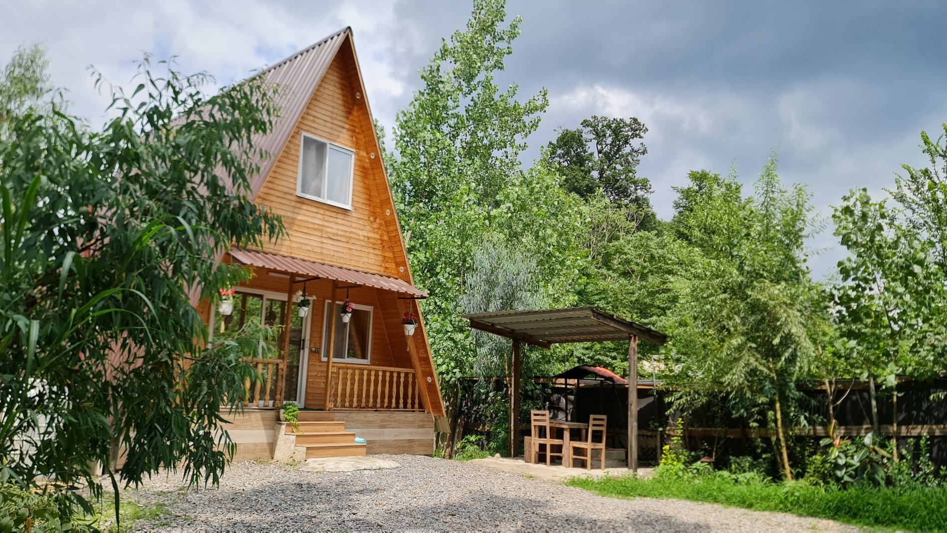 کلبه یک خوابه سوئیسی جکوزی دار یوکا