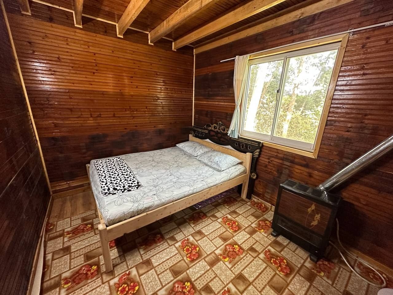 کلبه دوخوابخ چوبی احمدی ۱