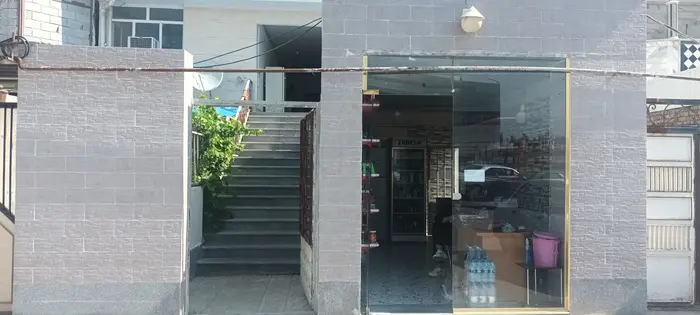 آپارتمان دوخوابه شهرام 1 - مغازه در ورودی سوئیت