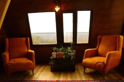 بومگردی عمارت اوغول جان - واحد کلبه سوئیسی