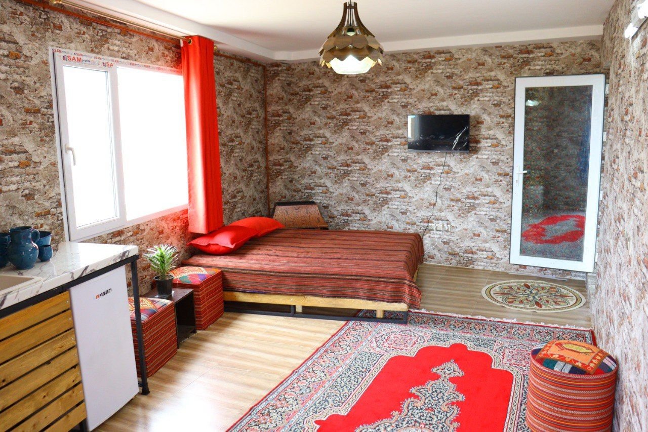 بوم گردی عمارت اوغول جان - واحد استخردار - فضای اتاق