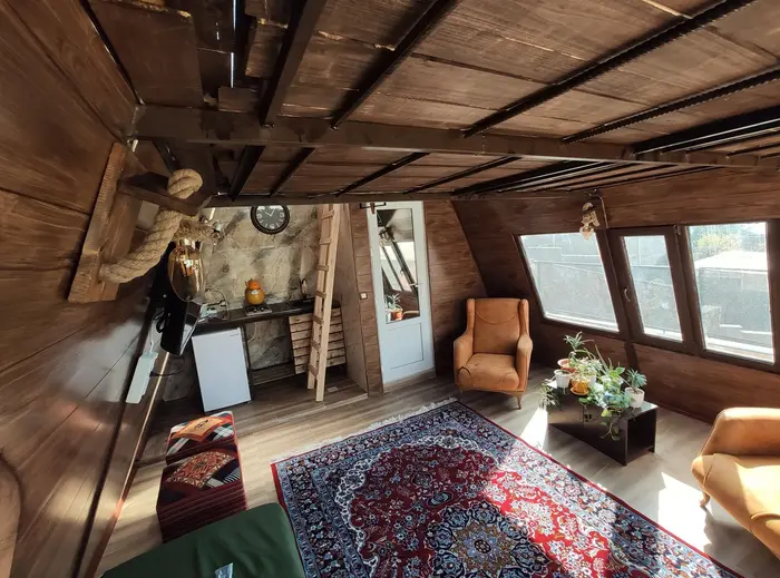 بوم گردی عمارت اوغول جان - واحد کلبه سوئیسی