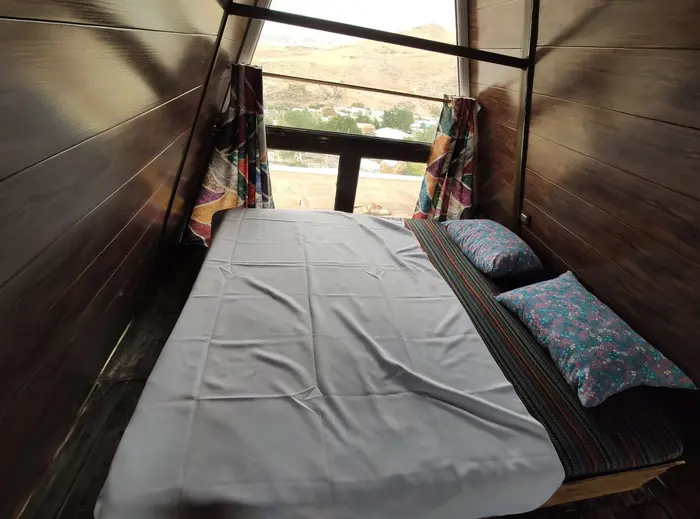 بوم گردی عمارت اوغول جان - واحد کلبه سوئیسی