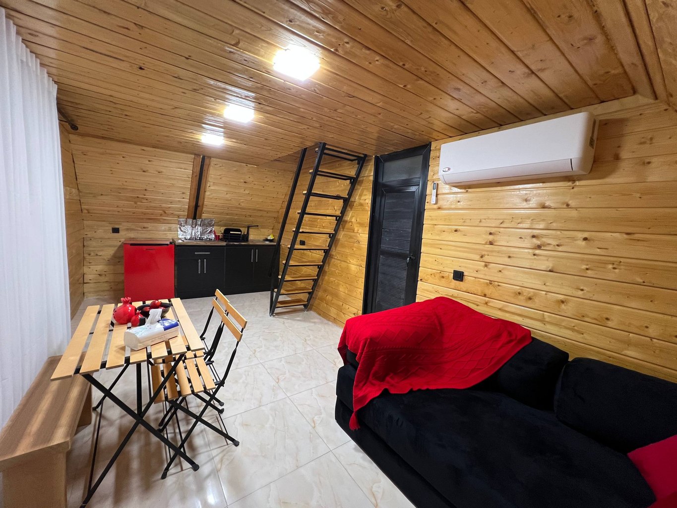 کلبه یک خوابه لاکو واحد انار