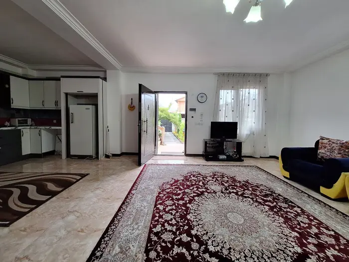 ویلا دوخوابه فروردین 3 - نمای حیاط از داخل واحد