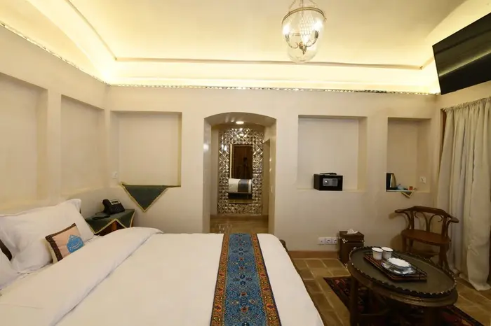 اقامتگاه سنتی عمارت محمودیه - واحد ۲۱۳ گوشواره طلا