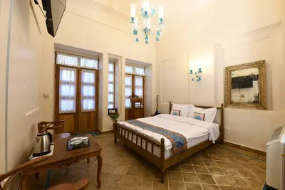 اقامتگاه سنتی عمارت محمودیه - واحد ۲۰۱ فیروزه