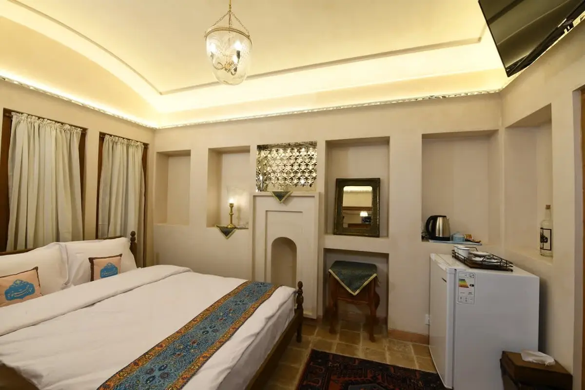 اقامتگاه سنتی عمارت محمودیه - واحد ۲۱۲ گوشواره نقره