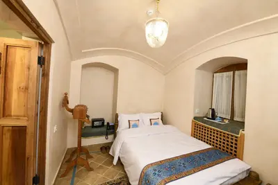 اقامتگاه سنتی عمارت محمودیه - واحد ۲۰۶ نیم تاج