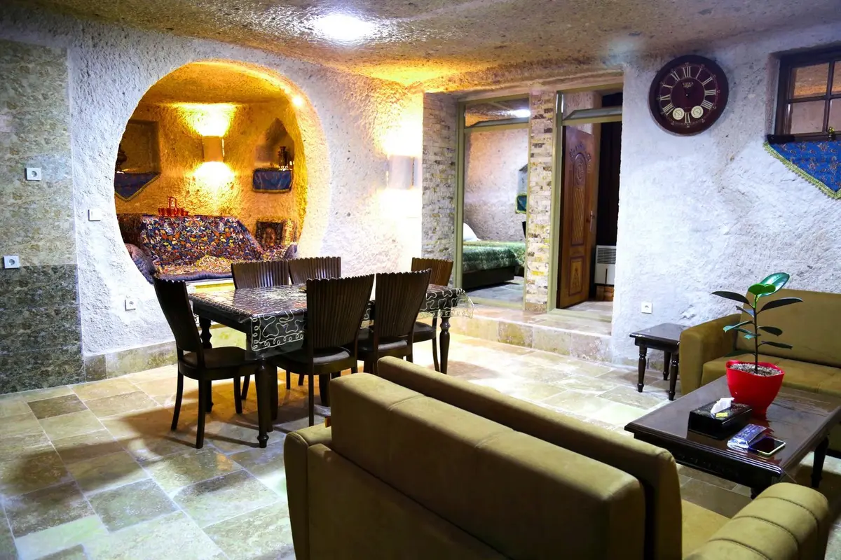 ویلا دوخوابه شاین کندوان - پذیرایی ودواتاق وشاه نشین