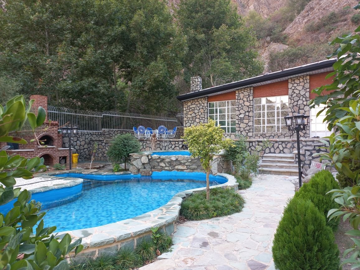 ویلا یک خوابه استخردار باغ وینه