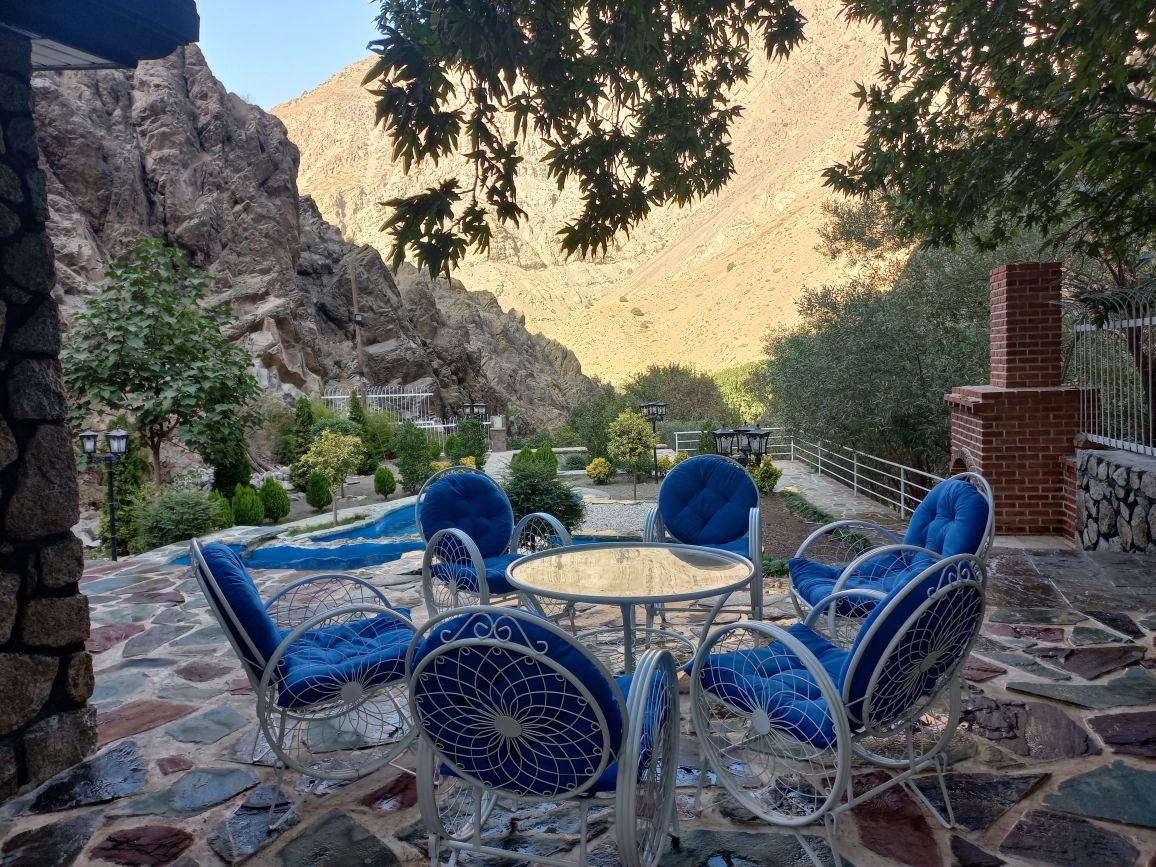 ویلا یک خوابه استخردار باغ وینه