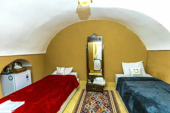 بوم گردی گنجه - واحد فردوسی - اتاق زیر شاهنشین خنک و اروم