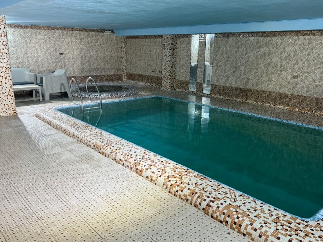 ویلا دوخوابه استخردار آبگرم مقدسی