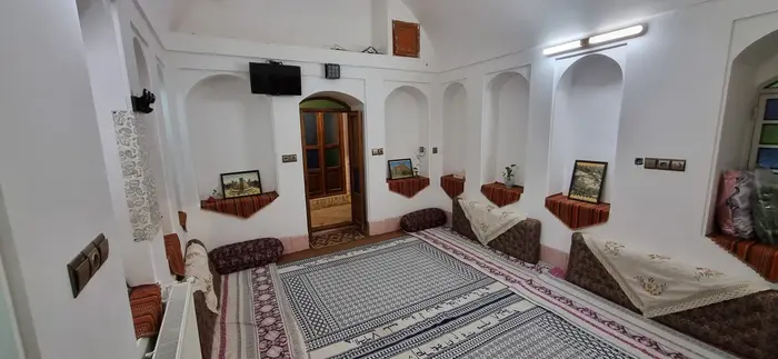 بوم گردی شاطربمان - واحد شاه‌نشین