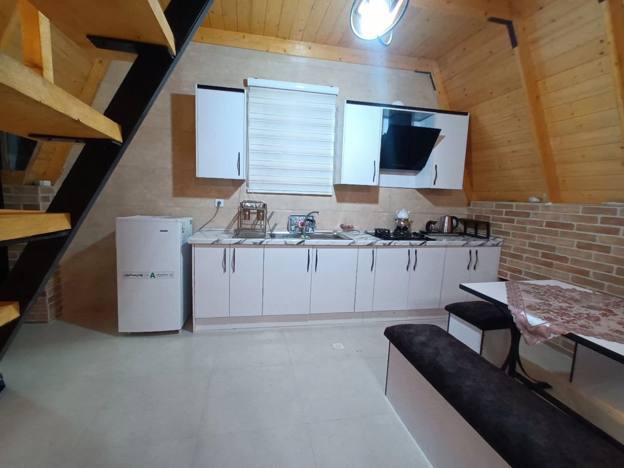 یک خوابه استخردار آبگرم جنگلی نیهان