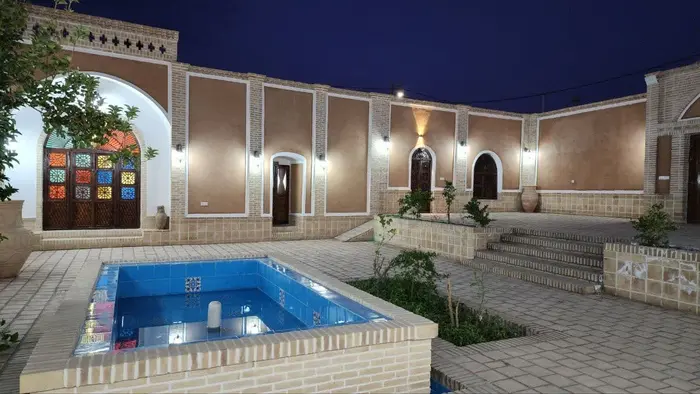 بوم گردی بابا سید احمد - واحد فیروزه - حیاط