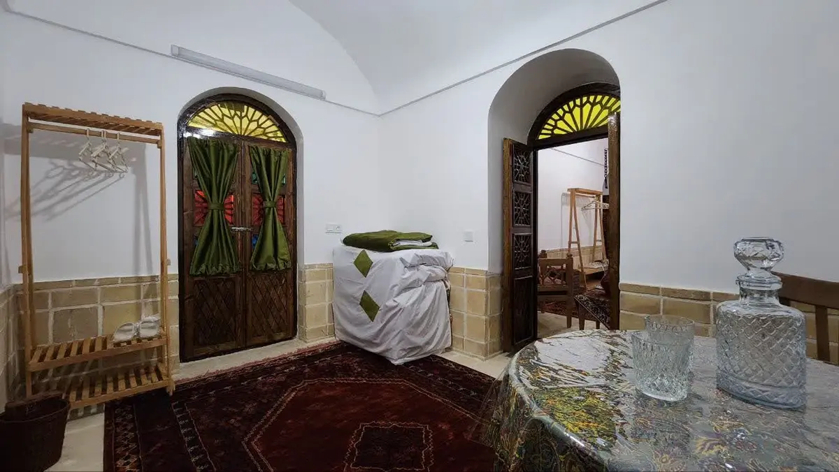 بوم گردی بابا سید احمد - واحد یشم - اتاق یشم