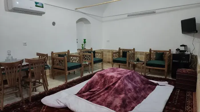 بوم گردی بابا سید احمد - واحد زمرد - اتاق نشیمن